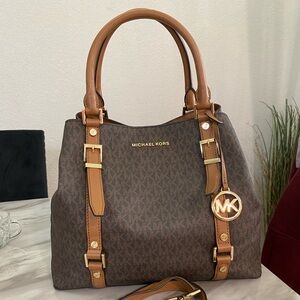 Michael Kors Signature Satchel/Tote Bag.